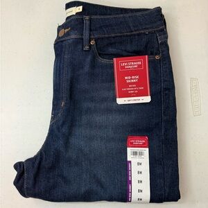 Levi Strauss Signature Mid-Rise Slim Through Hip and Thigh Skinny Soft Stretch